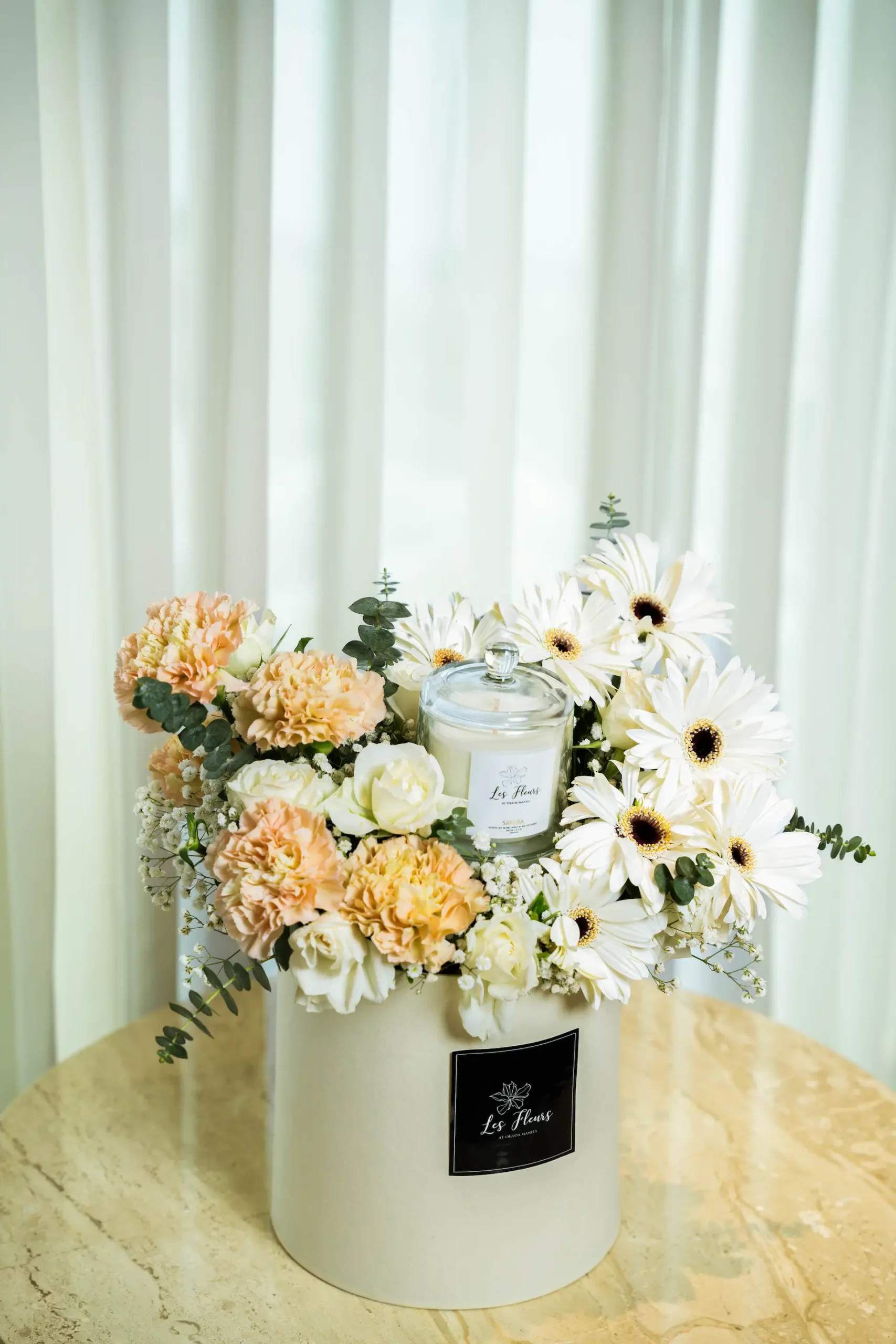 Quả đào và nến