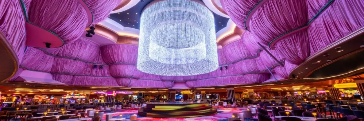 オカダ・マニラ コーラル・ラウンジを再導入：プレミア・ライブ・エンターテイメントのための洗練されたステージ